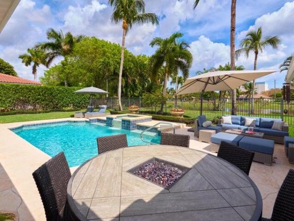 Presidential Estates, 3700 Embassy Dr, West Palm Beach, Florida 33401, image 1