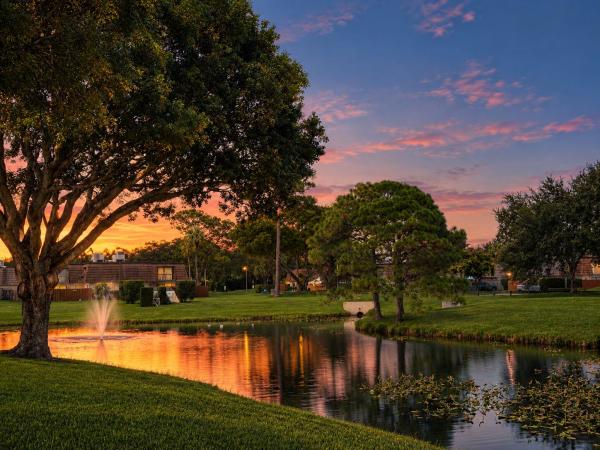 Lake Colony, 4216 Palm Bay Cir #B, West Palm Beach, Florida 33406, image 2