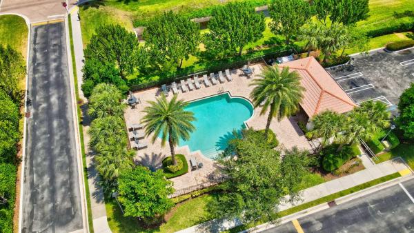 Gramercy Square, 238 E Chrystie Cir, Delray Beach, Florida 33484, image 1
