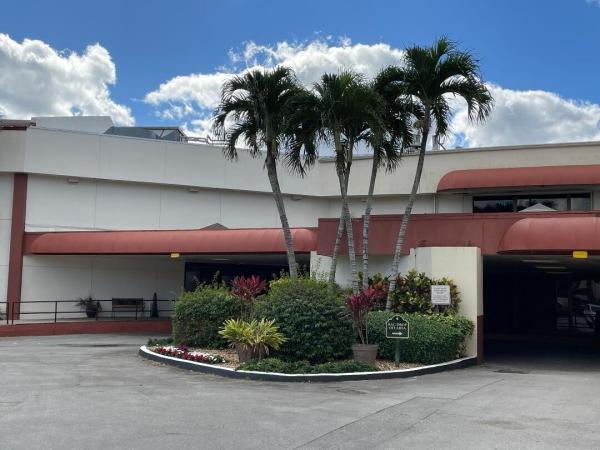 Hollybrook Golf & Tennis Club, 700 S Hollybrook Dr #207, Pembroke Pines, Florida 33025, image 3