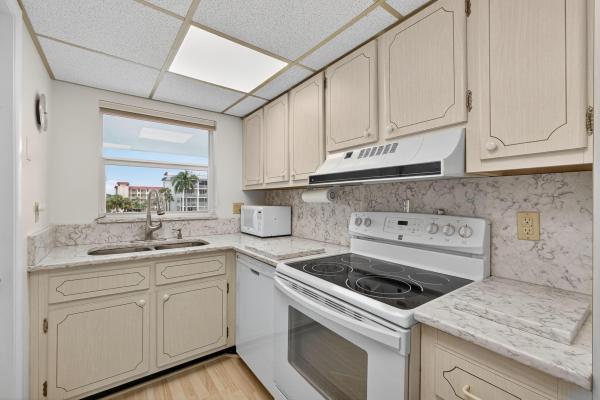 Shore Club, 111 Shore Ct #301, North Palm Beach, Florida 33408, image 2