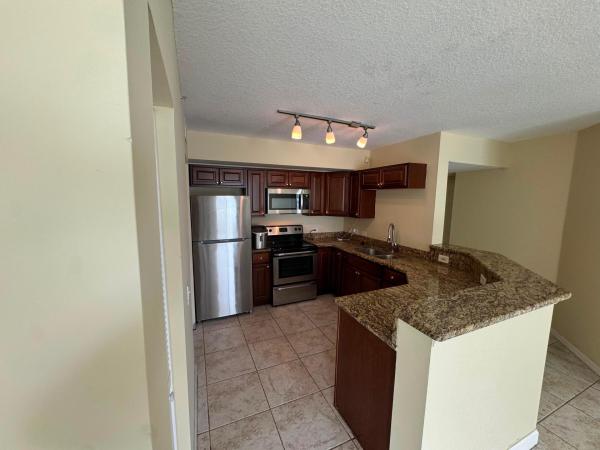 201 Villa Cir, Boynton Beach, Florida 33435, image 2