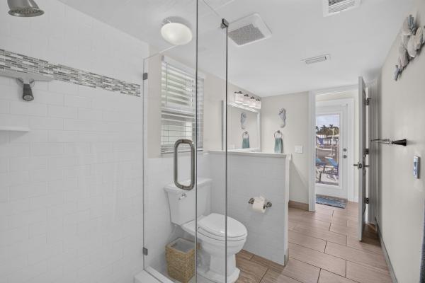 Yacht Harbor Manor, 1180 Singer Dr, Riviera Beach, Florida 33404, image 2