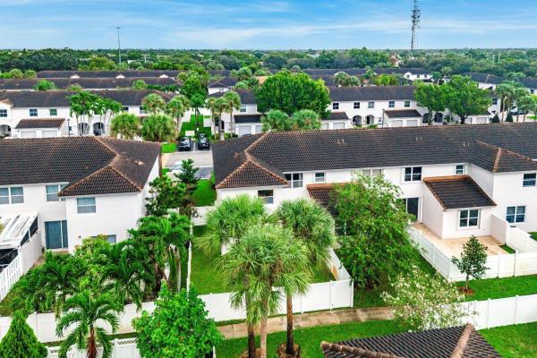 Sterling Place At Pembroke Shores, 16856 SW 1st Pl, Pembroke Pines, Florida 33027, image 3
