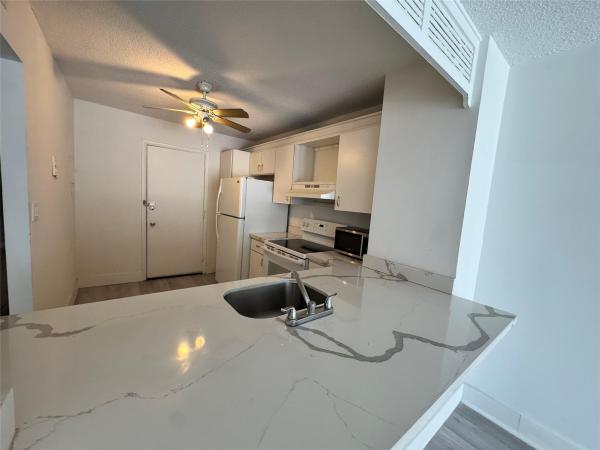 Villa Royal, 6855 Abbott Ave #201, Miami Beach, Florida 33141, image 3