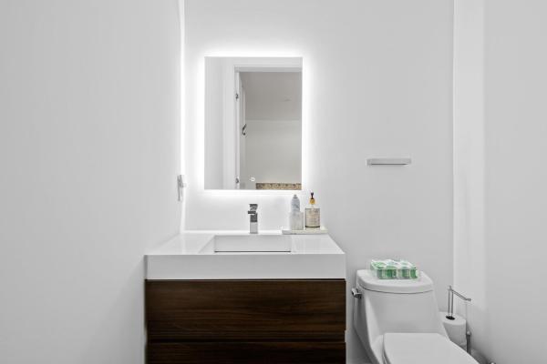 900 Place, 900 NE 4th St #B-4, Fort Lauderdale, Florida 33301, image 1