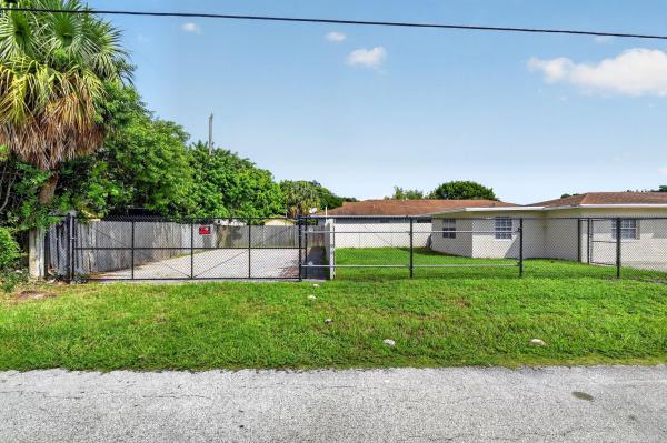 Mantyharju Lantana, 603 N Broadway, Lantana, Florida 33462, image 1