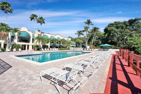 Poinciana Place Of Pine Island Ridge, 9450 Poinciana Pl #416, Davie, Florida 33324, image 1