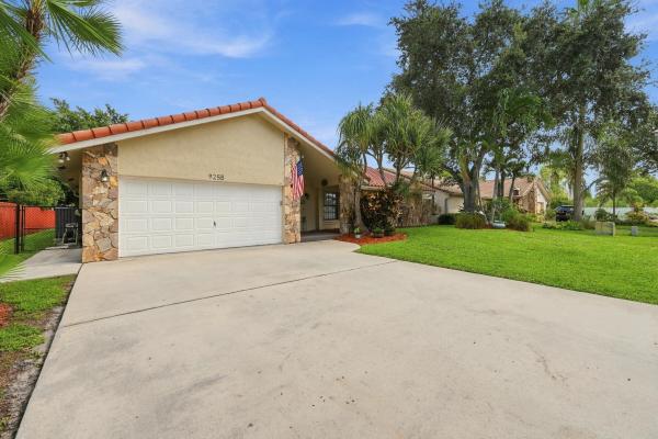 Jacaranda Lakes, 9255 NW 18th St, Plantation, Florida 33322, image 1