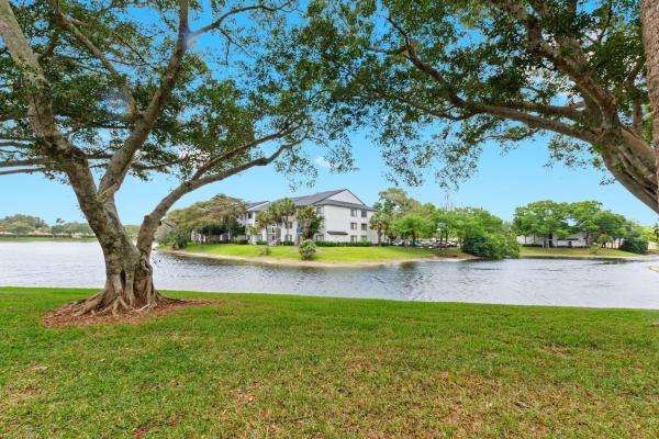 5380 Cedar Lake Dr #304, Boynton Beach, Florida 33437, image 1