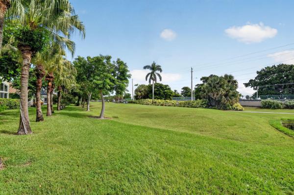 Lakeridge Greens, 6649 Sun River Rd, Boynton Beach, Florida 33437, image 1
