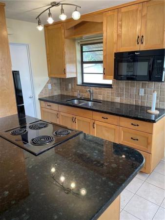 Central Oakland Park, 805 NE 40th St #1-3, Oakland Park, Florida 33334, image 1