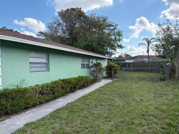 Gramercy Park, 5954 Bahama Ct, West Palm Beach, Florida 33407, image 1