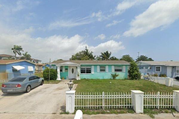 Sutton Manor, 207 NE 6th Ave, Boynton Beach, Florida 33435, image 1