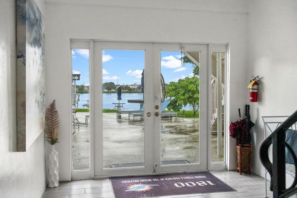 1040 Crystal Lake Dr #1, Deerfield Beach, Florida 33064, image 1