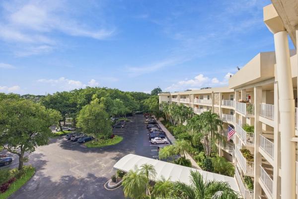 Cypress Grove At Palm-Aire, 800 Cypress Grove Dr #504, Pompano Beach, Florida 33069, image 1
