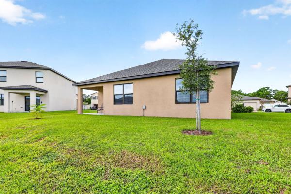 Morningside Palm Breezes Club, 469 Seafoam Cir, Fort Pierce, Florida 34945, image 1