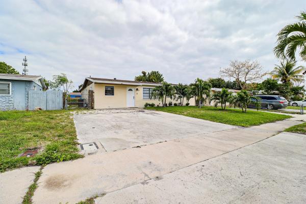 Sutton Manor, 219 NE 6th Ave, Boynton Beach, Florida 33435, image 1