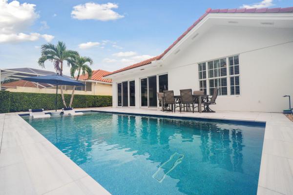 Oaks East, 615 Rosa Ct, Palm Beach Gardens, Florida 33410, image 1