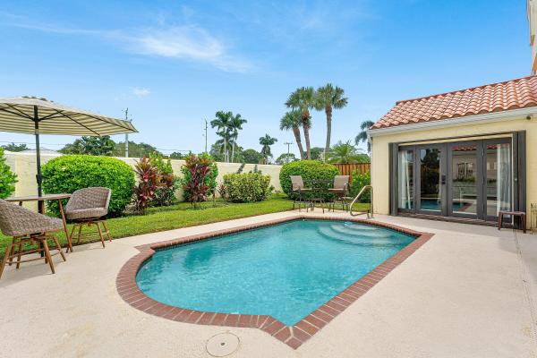 La Lique At Crystal Pointe, 2530 La Lique Cir, Palm Beach Gardens, Florida 33410, image 1