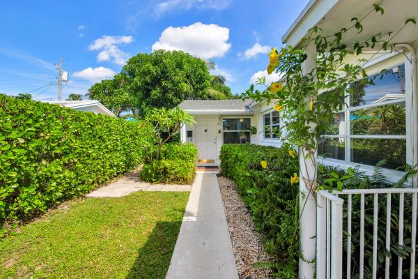 Estates Of South Palm Beach, 217 Pine Ter, West Palm Beach, Florida 33405, image 1