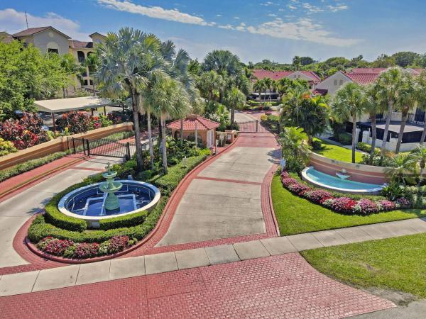 Uno Lago, 42 Uno Lago Dr, Juno Beach, Florida 33408, image 1