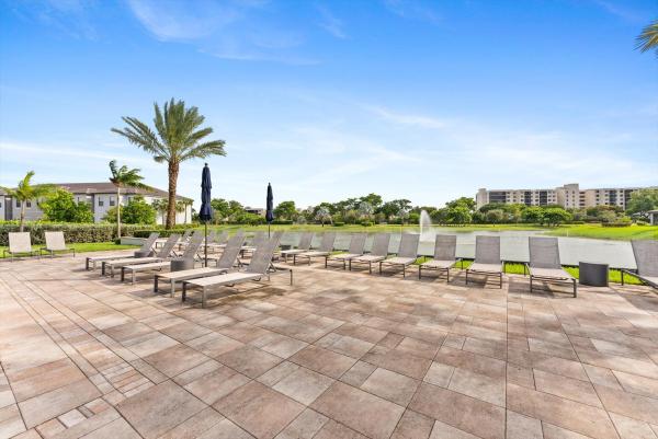 Oak Tree, 4617 Pinehurst Trl E, Oakland Park, Florida 33309, image 1
