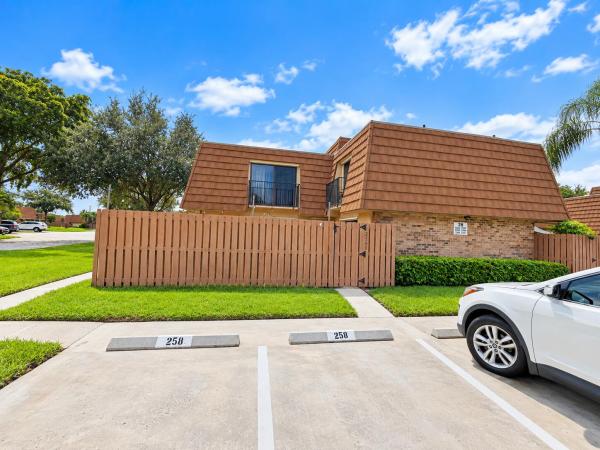 Camelot Gardens, 2590 Lakeview Ct, Cooper City, Florida 33026, image 1