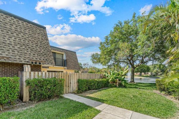 Delray Oaks West, 2929 SW 22nd Cir #32B, Delray Beach, Florida 33445, image 1