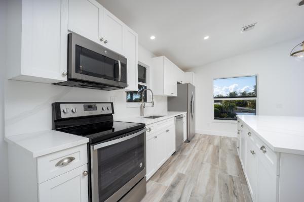 Tropical Beach, 1116 Hernando St, Fort Pierce, Florida 34949, image 1