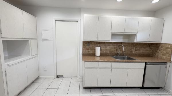 879 NE 195th St #227, Unincorporated Dade County, Florida 33179, image 1