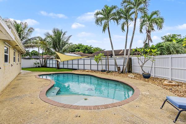 Woodbridge At Pembroke Lakes, 10150 NW 22nd Ct, Pembroke Pines, Florida 33026, image 1
