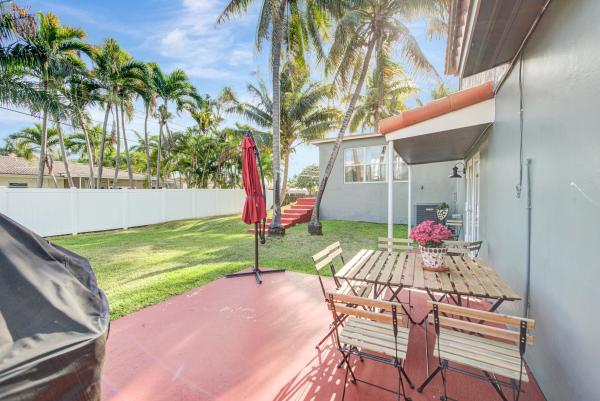 Gulfstream Estates, 1100 NE 4th St, Hallandale Beach, Florida 33009, image 1