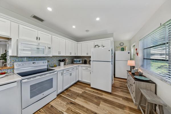 Palm Beach Leisureville, 130 NW 14th St, Boynton Beach, Florida 33426, image 1
