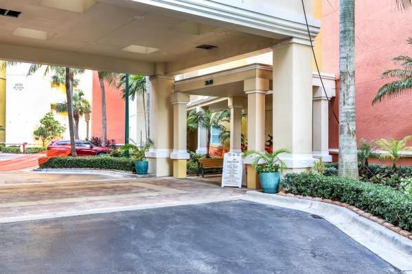 Marina Grande Club & Residences, 2650 Lake Shore Dr #805, Riviera Beach, Florida 33404, image 1