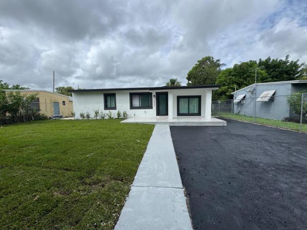 Lauderdale Manors, 1031 NW 10th Ave, Fort Lauderdale, Florida 33311, image 1