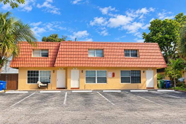 Lauderhill Manor, 5911 NW 20th St #5915, Lauderhill, Florida 33313, image 1