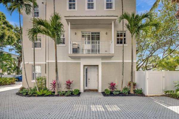 Manor Oaks Townhomes, 2685 NE 9th Ave #6, Wilton Manors, Florida 33334, image 1