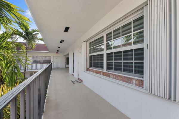 Colonial Manor West, 2424 NE 9th St #305, Fort Lauderdale, Florida 33304, image 1