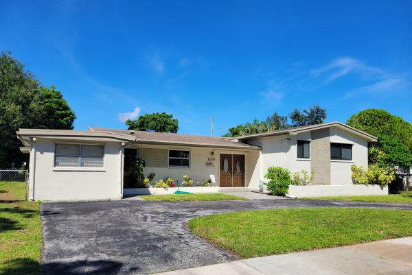 Windward Manor, 1185 NE 176th St, North Miami Beach, Florida 33162, image 1