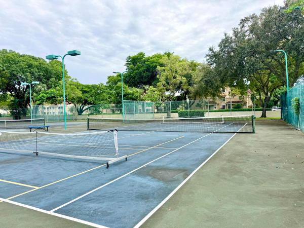 511 Gardens Dr #203, Pompano Beach, Florida 33069, image 1