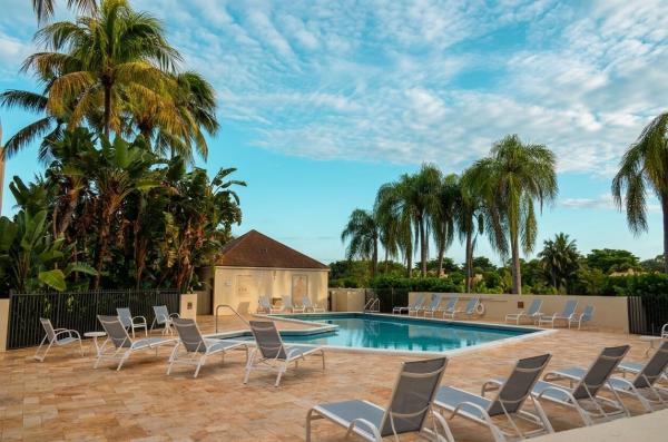 Camino Real Village, 5900 Camino Del Sol #302, Boca Raton, Florida 33433, image 1