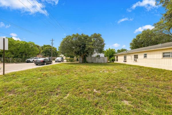 Lake Worth Town, 1208 3rd Ave S, Lake Worth Beach, Florida 33460, image 1