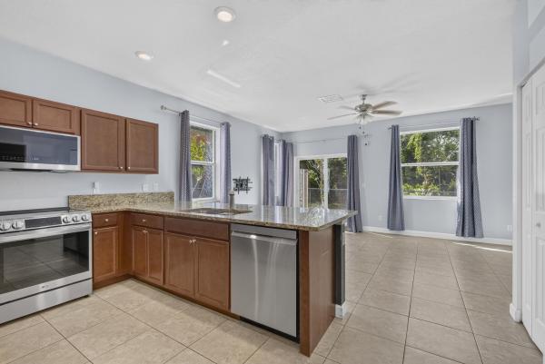 Charleston Commons, 4305 Maybelle Ln, West Palm Beach, Florida 33417, image 1