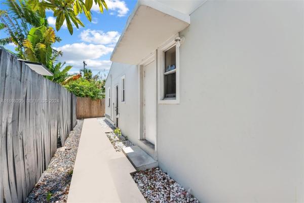 Lake Ridge, 1132 NE 15th Ave #B, Fort Lauderdale, Florida 33304, image 1