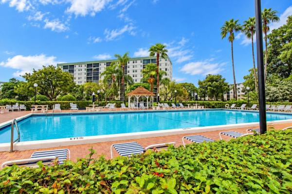 Water Chase At Cypress Bend, 2230 N Cypress Bend Dr #410, Pompano Beach, Florida 33069, image 1