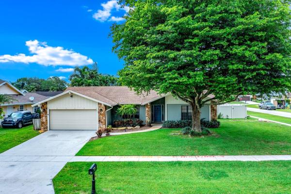 Sugar Pond Manor, 574 Juniper Pl, Wellington, Florida 33414, image 1