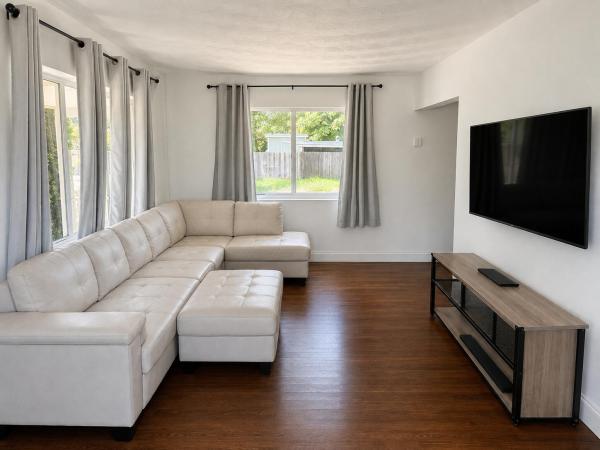 Lake Worth Town, 617 N D St, Lake Worth Beach, Florida 33460, image 1