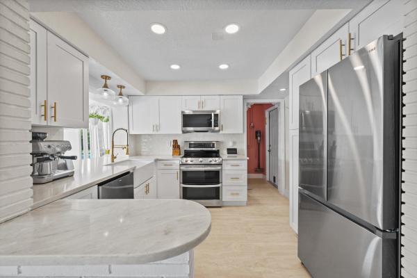 Cypress Harbor, 160 SE 9th St, Pompano Beach, Florida 33060, image 1