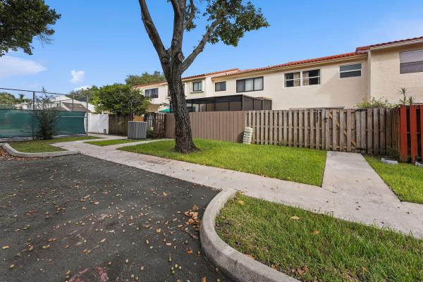 Hollywood Gardens, 3844 Atlanta St, Hollywood, Florida 33021, image 1